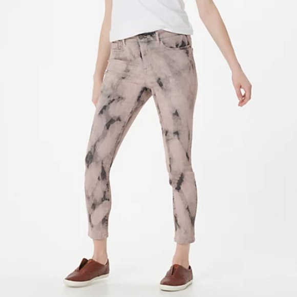 *LOGO by Lori Goldstein Petite Cloud Wash Skinny Jeans | Antler - Picture 1 of 2